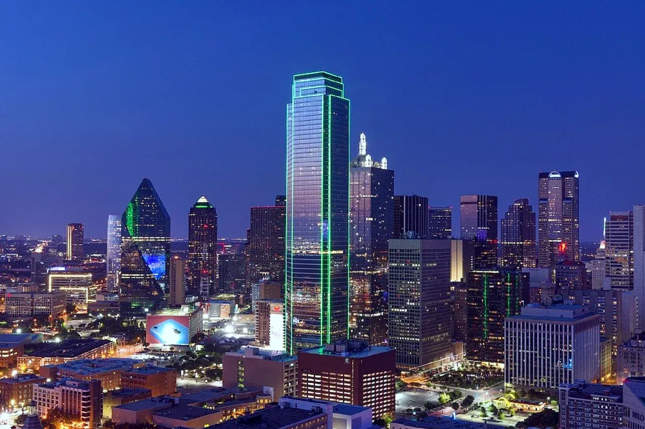 Downtown Dallas skyline with Reunion Tower at dusk